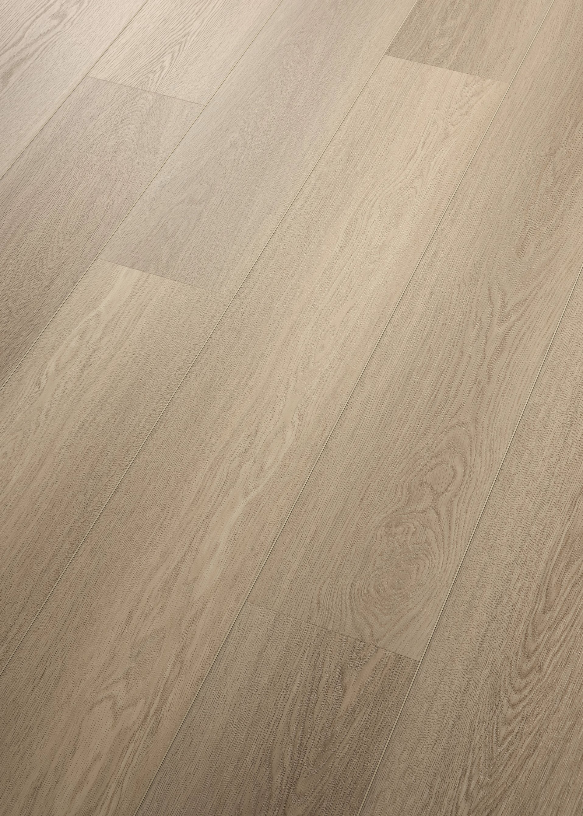 Nahaufnahme von hellem Eichenholz-Laminatboden mit detaillierter Maserung