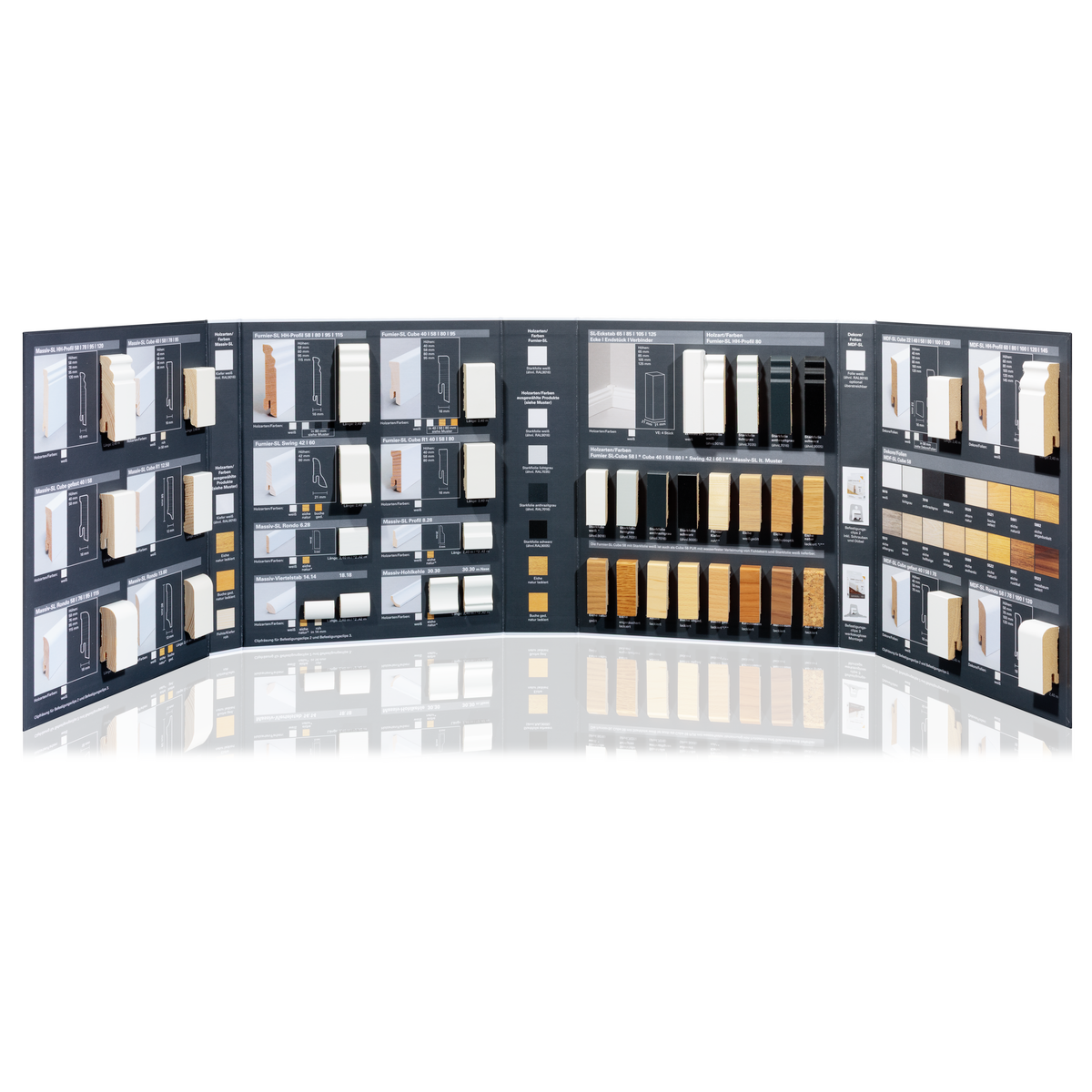 Verschiedene Sockelleisten Design-Muster mit Farbauswahl auf einem Karton-Display